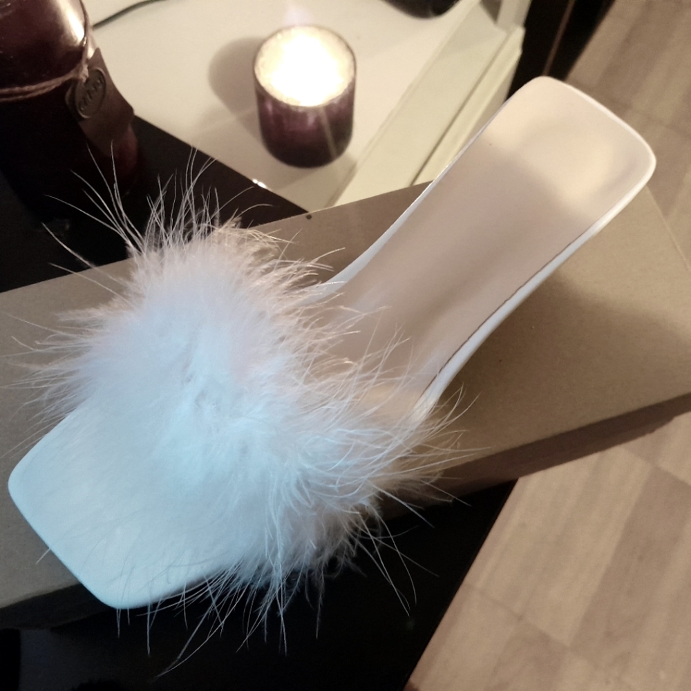 Brand new sandals white feather size 8